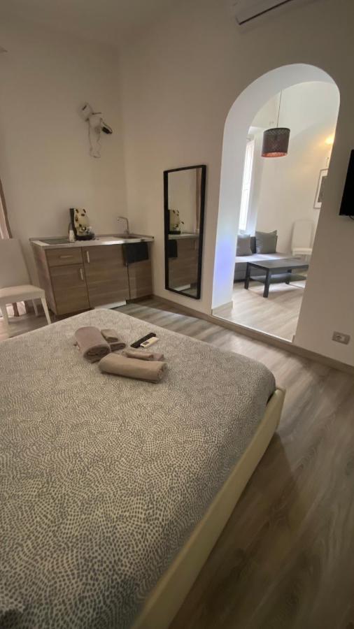 Petros Room Camere Салерно Екстериор снимка