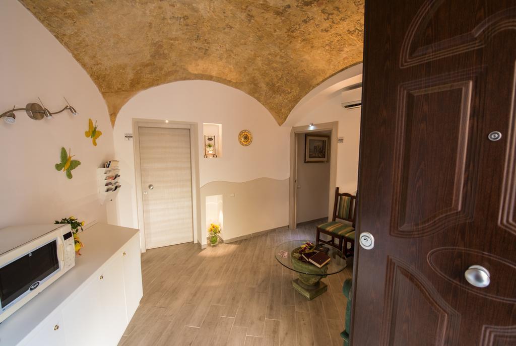 Petros Room Camere Салерно Екстериор снимка