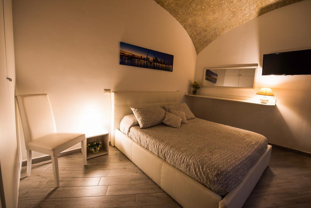Petros Room Camere Салерно Екстериор снимка