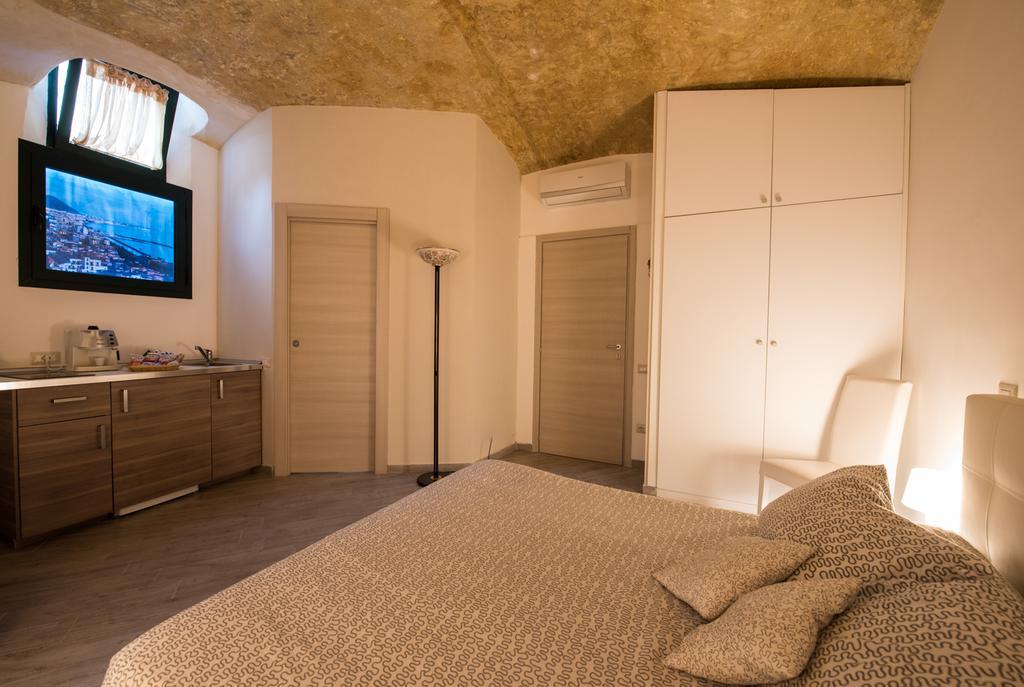 Petros Room Camere Салерно Екстериор снимка