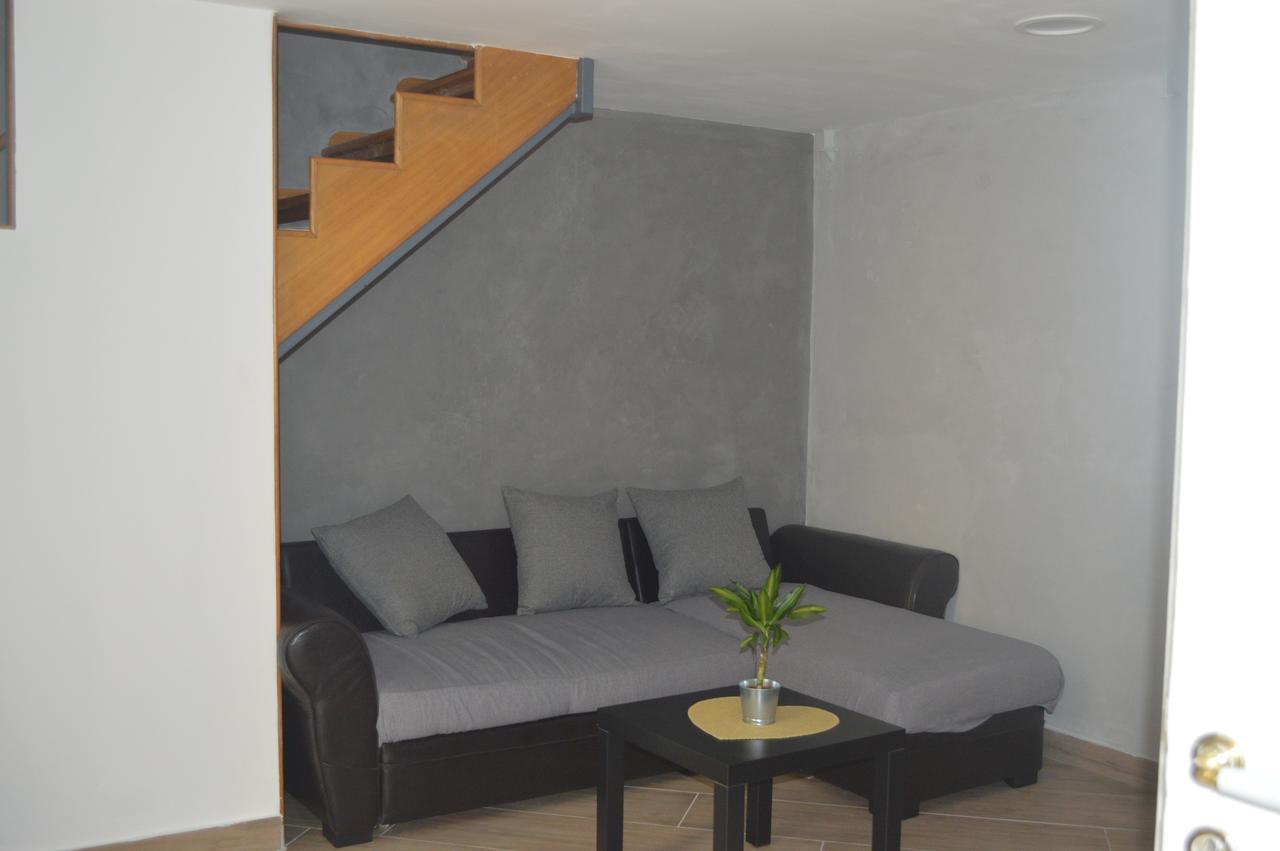 Petros Room Camere Салерно Екстериор снимка