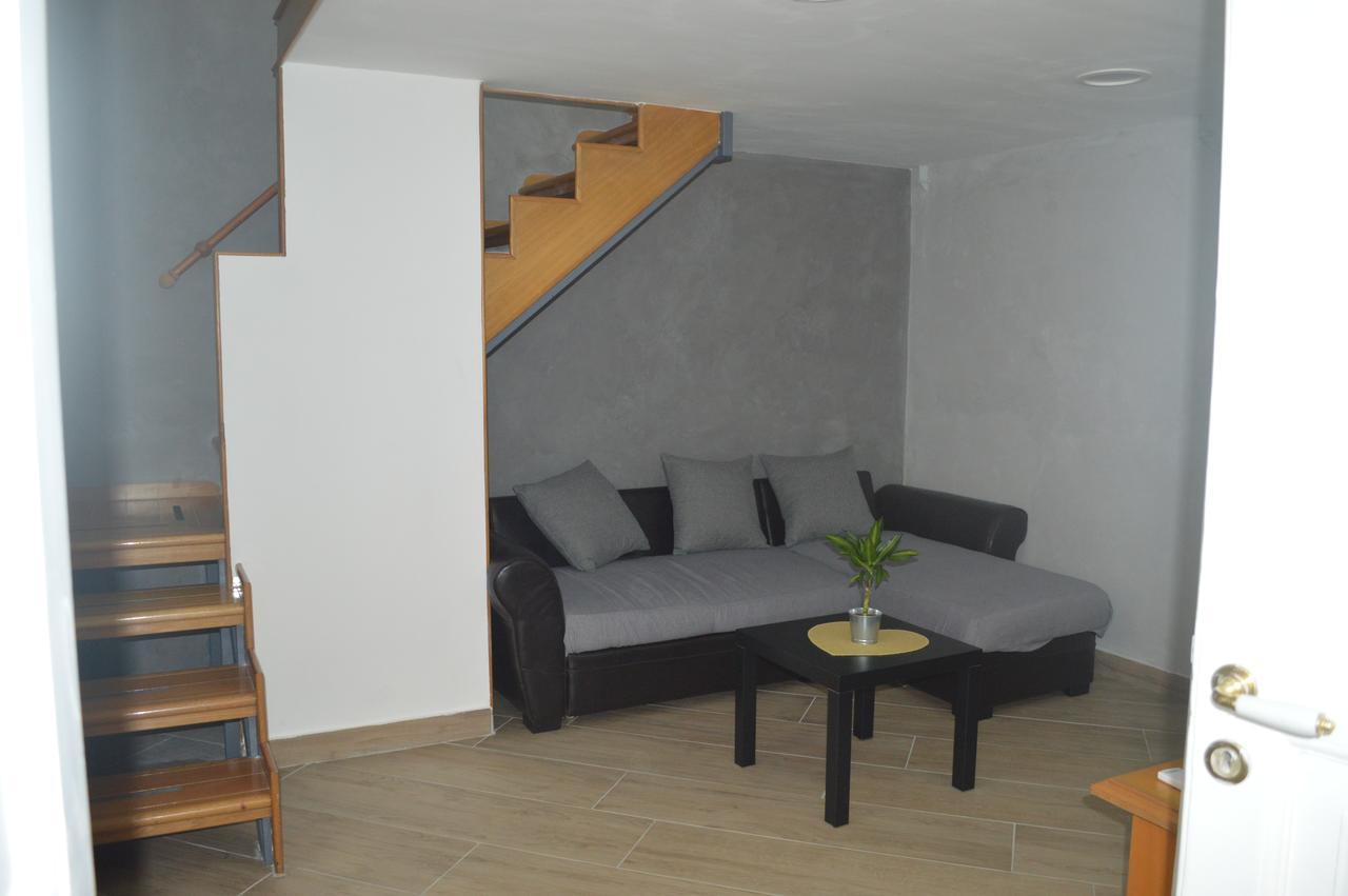 Petros Room Camere Салерно Екстериор снимка