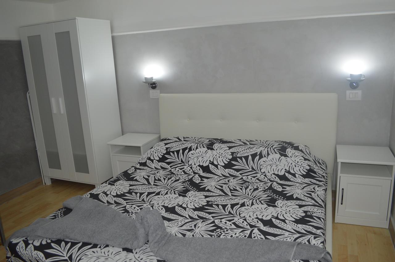 Petros Room Camere Салерно Екстериор снимка