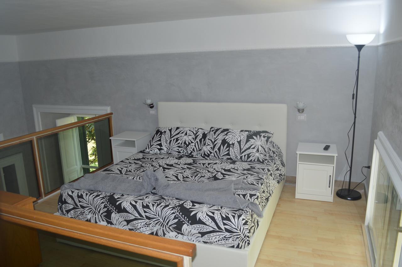 Petros Room Camere Салерно Екстериор снимка