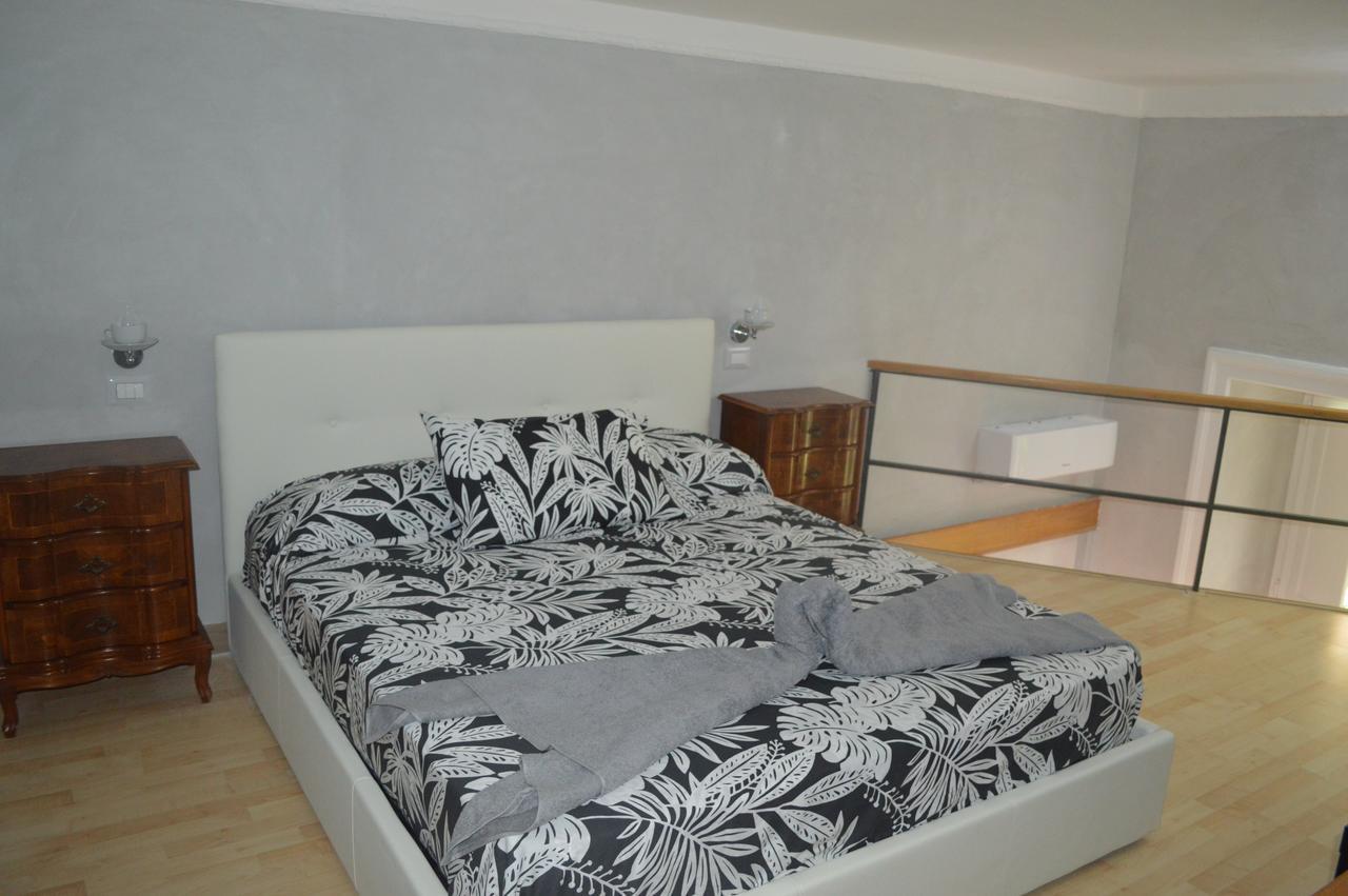 Petros Room Camere Салерно Екстериор снимка